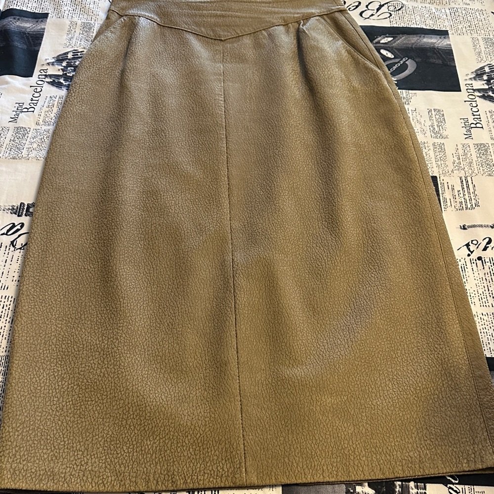 EUC LADIES 12 DITA MARTIN DESIGN CANADIAN VINTAGE GENUINE LEATHER TAUPE SKIRT